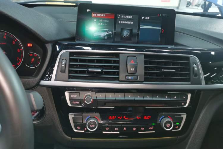 Used BMW 3 Series 2018 320Li Leading Model M Sport Package Audio And AC Panel