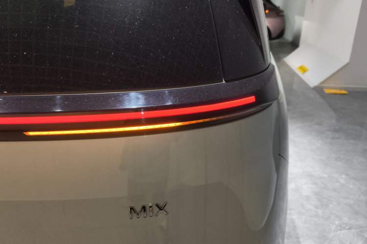 Used Zeekr MIX 2025 Long-Range Intelligent Driving Edition Exterior 6