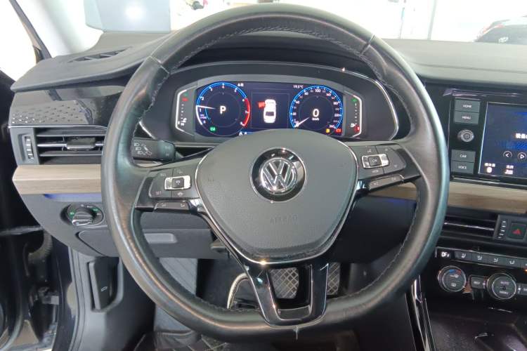 Used Volkswagen Passat 2019 330TSI Luxury Edition China VI Standard