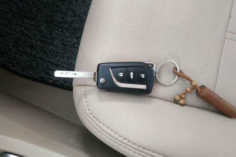 Used Toyota Corolla 2014 1.6L CVT GL Vehicle Key