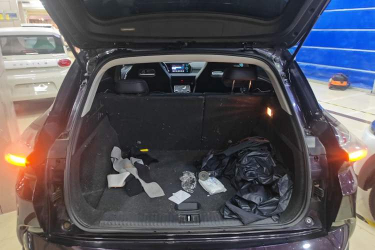 Used NETA U 2022 Zhi 400 Lithium-Nickel-Manganese-Cobalt Energy System Trunk