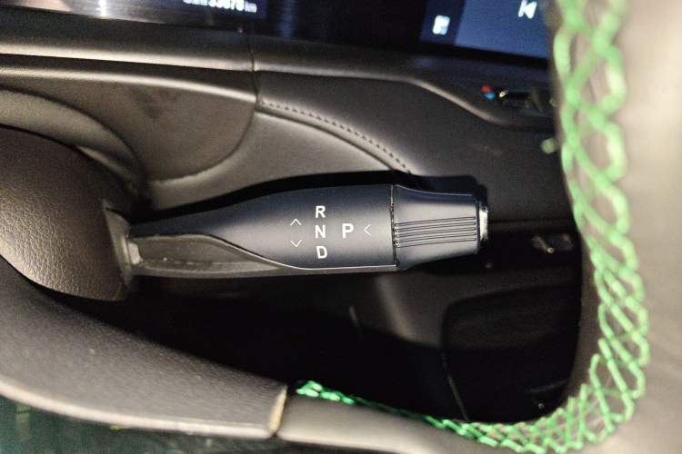 Used VOYAH FREE 2025 318 318 km Rear-Drive Touring Edition Gear Lever