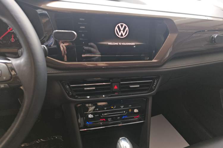 Used Volkswagen Tharu 2021 280TSI Two-Wheel Drive Comfort Edition Audio And AC Panel