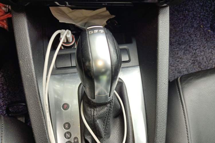 Used Volkswagen Sagitar 2014 1.4TSI Automatic Luxury Model Gear Lever