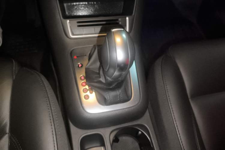 Used Volkswagen Tiguan 2015 1.8TSI Automatic All-Wheel Drive Comfort Edition Gear Lever