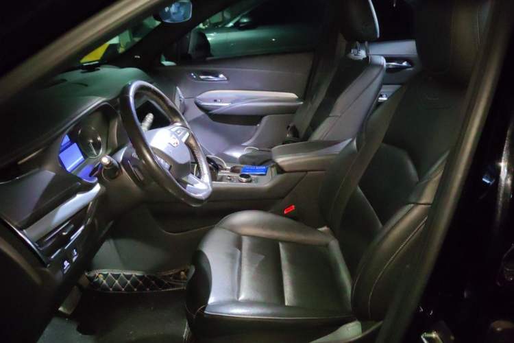Used Cadillac XT4 2020 28T Two-Wheel-Drive Leading Version