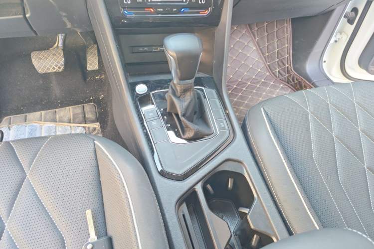 Used Volkswagen Tiguan L 2023 330TSI Automatic Two-Wheel Drive Smart Edition Gear Lever