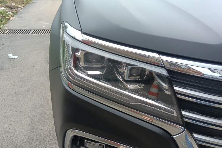 Used Roewe RX8 2018 30T Smart Connectivity All-Wheel Drive Supreme Edition Exterior 6