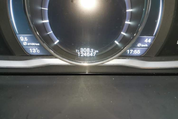 Used Volvo V60 2016 T5 Zhiya Edition Odometer Close Up
