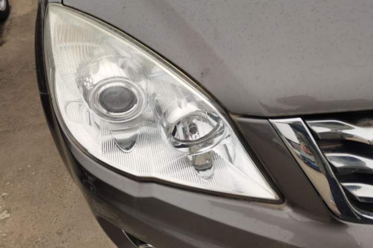 Used Haval H6 2013 Upgraded Model 1.5T Manual Two-Wheel Drive Elite Version Right Front Headlight