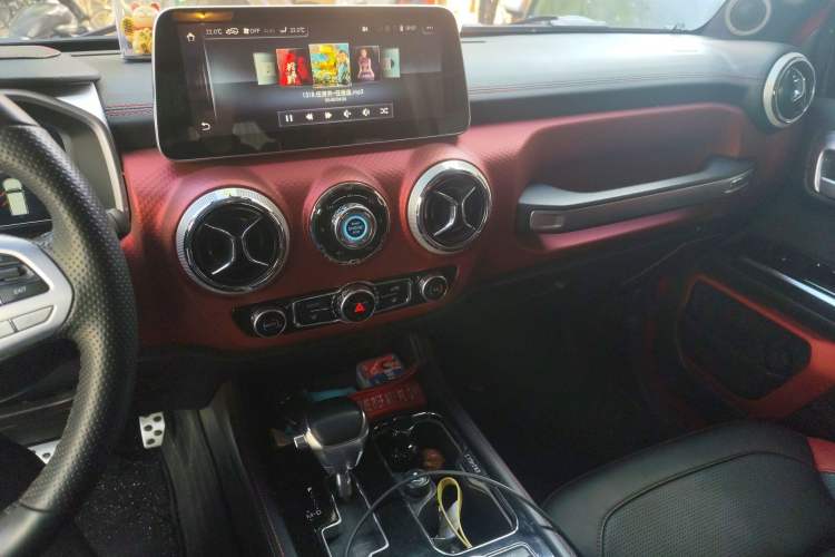 Used BAIC Off-Road BJ40 2019 2.0T Automatic Four-Wheel Drive Urban Hunter Edition Flagship Model China V Emission Standard Audio And AC Panel