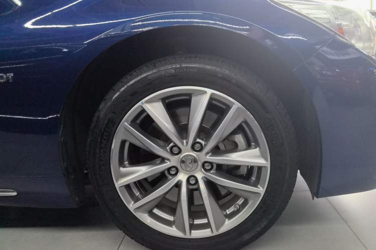 Used Infiniti Q50L 2018 2.0T Comfort Edition China VI Standard Right Rear Wheel Hub