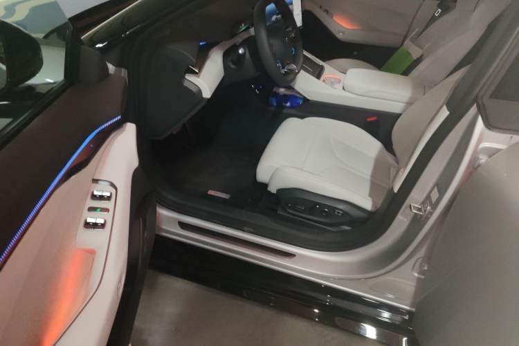 Used XPeng P7 2025 Model—750 All-Wheel-Drive High-Performance Ultra Driver Seat