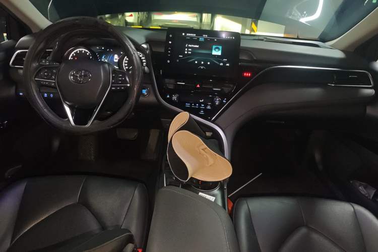 Used Toyota Camry 2021 2.0G Luxury Edition
