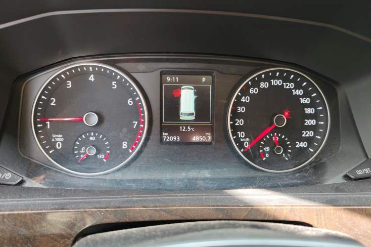 Used Volkswagen Caravelle 2018 2.0 TSI 4x4 Luxury Edition 7-Seater Instrument Cluster