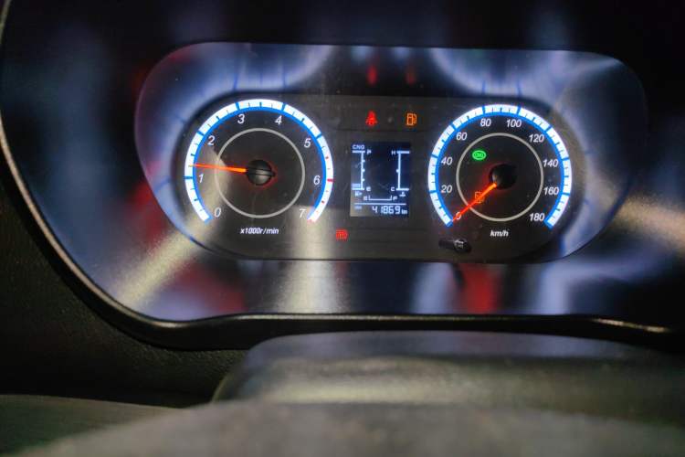 Used CHANGAN KAICHENG Ruixing M60 2023 1.6L CNG Comfort-Grade 6-Seater Passenger Vehicle Odometer Close Up