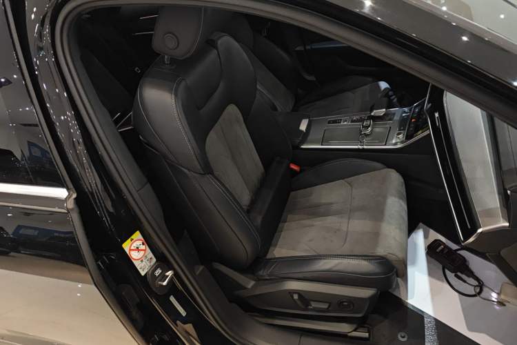 Used Audi A6L 2022 40 TFSI Luxury Dynamic Model
