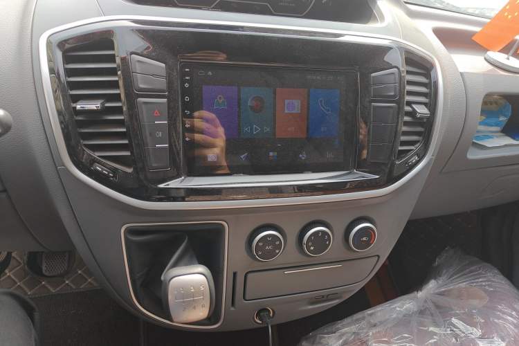 Used SAIC MAXUS Xintu V80 2019 2.5T Classic Version 6-Speed Manual – Aoyuntong Modified Long Wheelbase Mid-Height 7-Seater