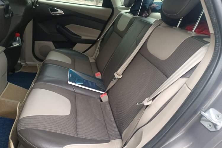 Used Ford Focus 2012 Sedan 1.6L Automatic Fashion Edition