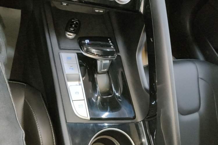 Used Hyundai Elantra 2022 1.5L CVT GLX Elite Edition Gear Lever