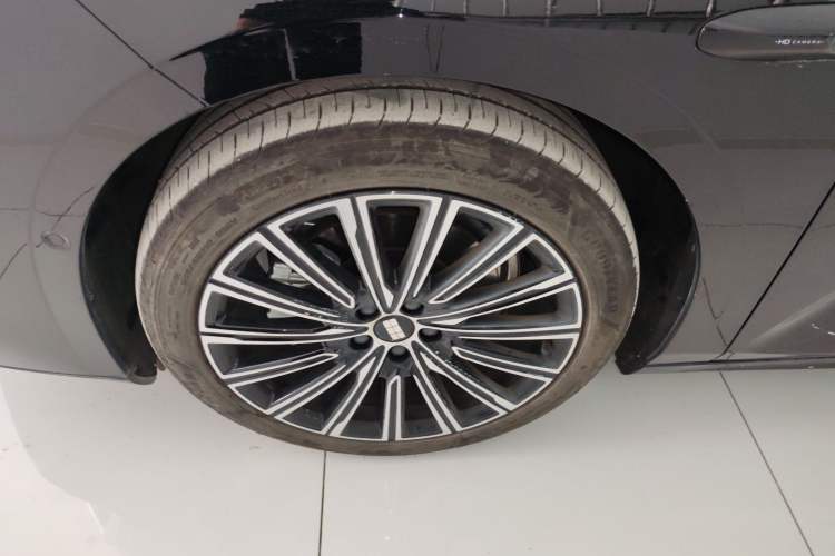 Used Geely Galaxy 8 2025 130km EM-P Starship Edition Exterior 4