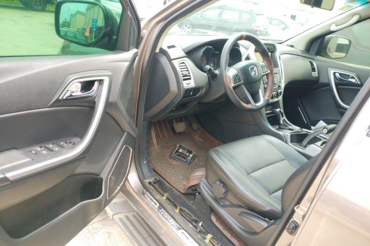 Used JMC Yusheng S350 2013 2.4T Automatic 2WD Diesel Luxury Edition 5 Seats Driver Seat