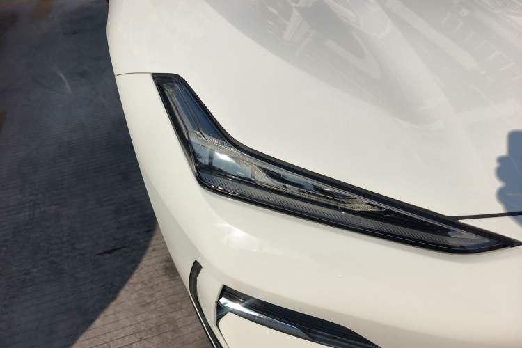 Used Geely Galaxy E8 2024 550 km Range Rear-Drive Dragon Edition Right Front Headlight