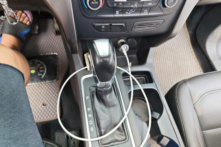 Used Ford Kuga 2018 Facelifted EcoBoost 180 Two-Wheel-Drive Platinum Wing Edition Gear Lever