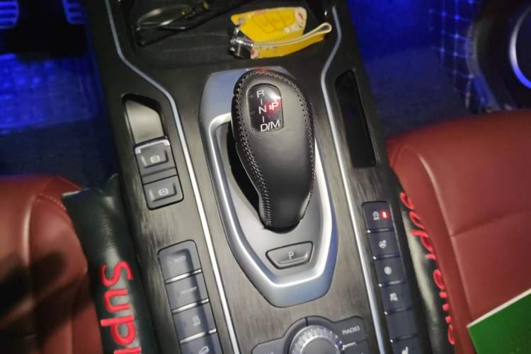 Used Wey VV6 2021 2.0T Two-Wheel Drive Smart Protection+