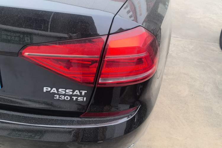 Used Volkswagen Passat 2017 330TSI DSG Luxury Edition Right Rear Taillight