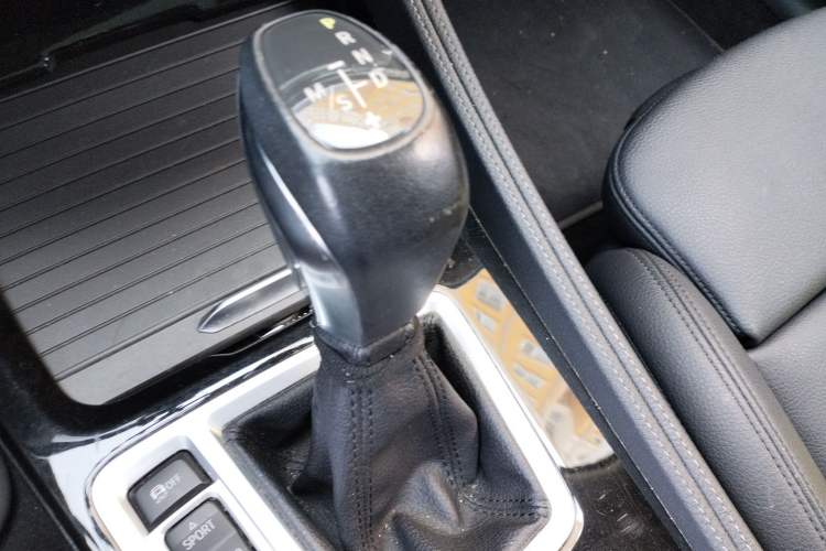 Used BMW 1 Series 2018 118i Sport Edition Gear Lever