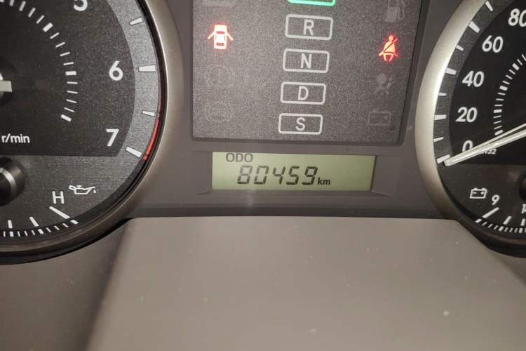 Used Toyota Land Cruiser 2016 4.0L Automatic GX-R Odometer Close Up