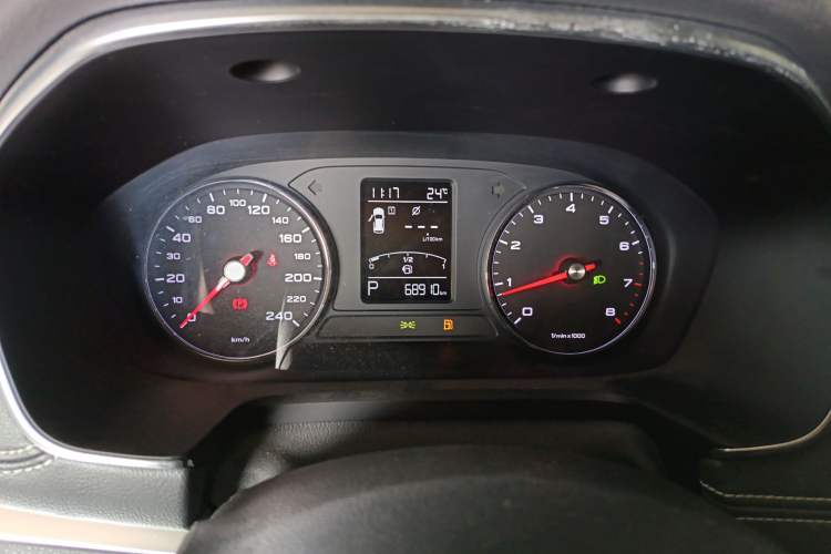 Used Roewe RX5 2016 20T Two-Wheel Drive Automatic Internet Smart Edition
