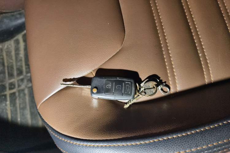 Used FORTHING SX6 2016 1.6L Manual Luxury Model Vehicle Key