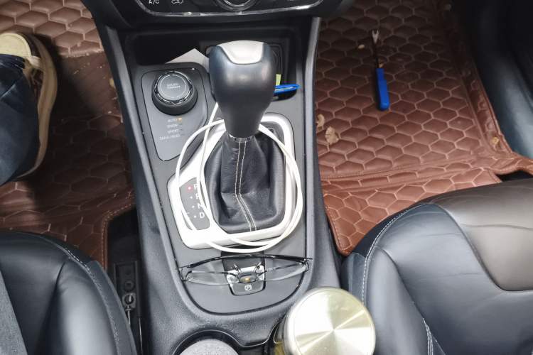 Used Jeep Cherokee 2016 2.4L Professional Smart Version Gear Lever