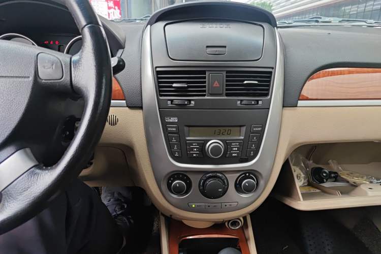 Used Buick Excelle 2013 1.5L Manual Luxury Model Audio And AC Panel