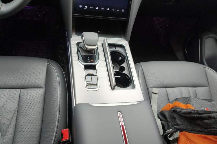 Used Hongqi HS7 PHEV 2024 2.0T PHEV Four-Wheel Drive Flagship Edition 6 Seats Gear Lever