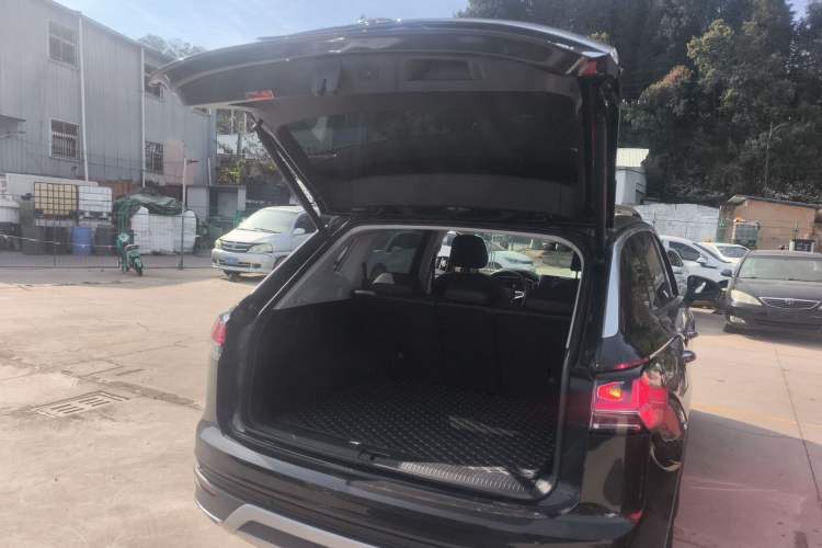 Used Volkswagen Tayron 2024 300TSI Two-Wheel-Drive Luxury Plus Advanced Version Trunk