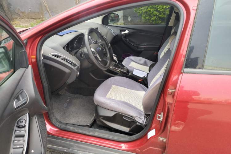 Used Ford Focus 2012 Sedan 1.6L Automatic Fashion Edition Driver Seat