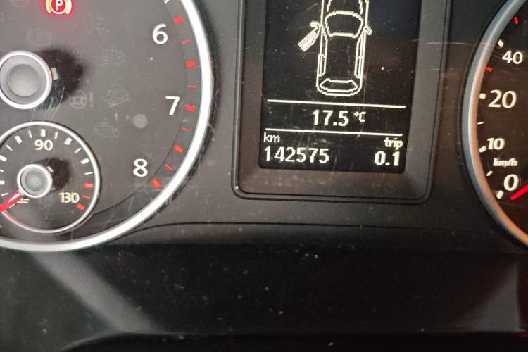 Used Volkswagen Tiguan 2015 1.8TSI Automatic Two-Wheel Drive Trend Edition Odometer Close Up