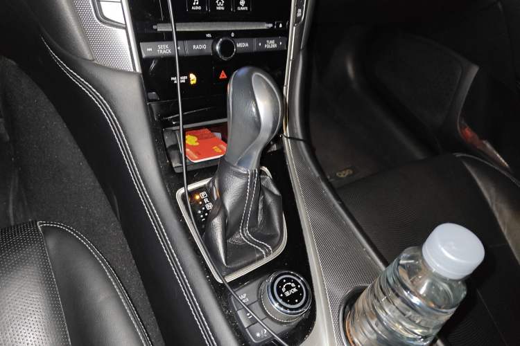 Used Infiniti Q50L 2015 2.0T Enjoyment Edition Gear Lever