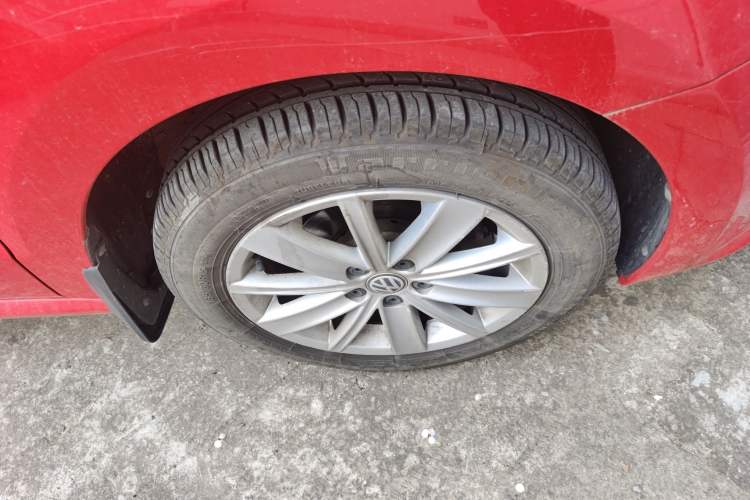 Used Volkswagen Polo 2014 1.6L Automatic Comfort Edition Right Front Wheel Hub