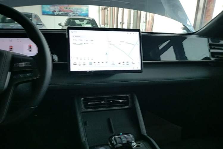 Used BYD Qin L 2025 DM-i Smart Drive 80KM Leading Model Audio And AC Panel