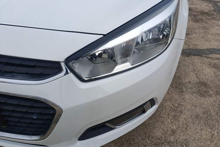 Used Chevrolet Cruze 2015 1.5L Automatic Luxury Edition Left Front Headlight