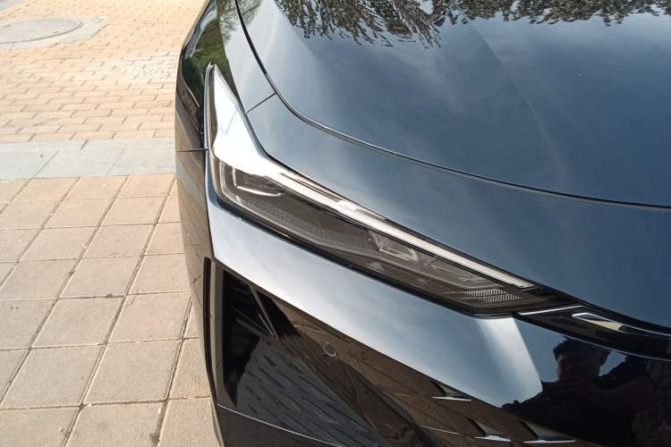 Used CHANGAN UNI-V 2024 1.5T Luxury Edition Right Front Headlight