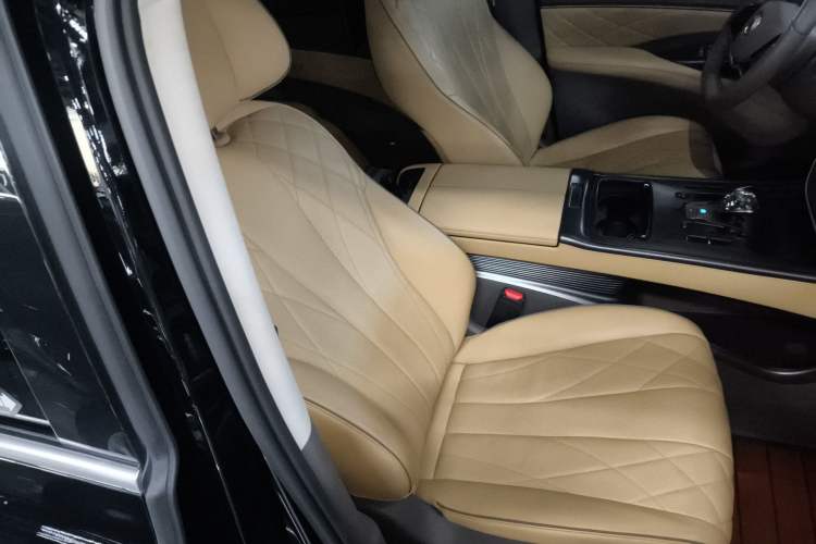 Used Denza D9 2022 DM-i 970 Four-Wheel Drive Flagship Model