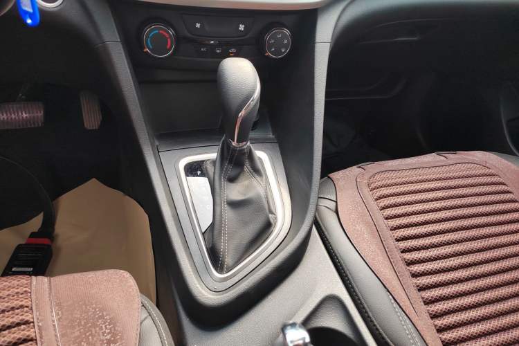 Used Buick GT 2021 Revised Version 1.3T Automatic Mild Hybrid Elite Edition Gear Lever