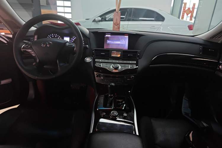 Used Infiniti Q70 2013 Q70L 2.5L Elegance Edition