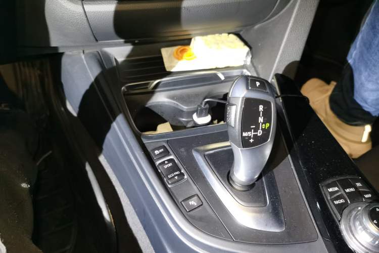 Used BMW 3 Series 2016 320Li Fashion Model Gear Lever