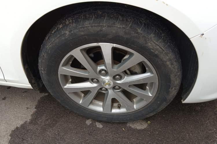 Used Chevrolet Malibu 2017 1.5T Automatic Luxury Edition Right Front Wheel Hub